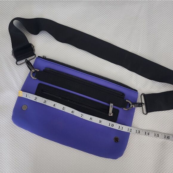 Caraa and ATHLETA belt bag - Picture 3 of 6